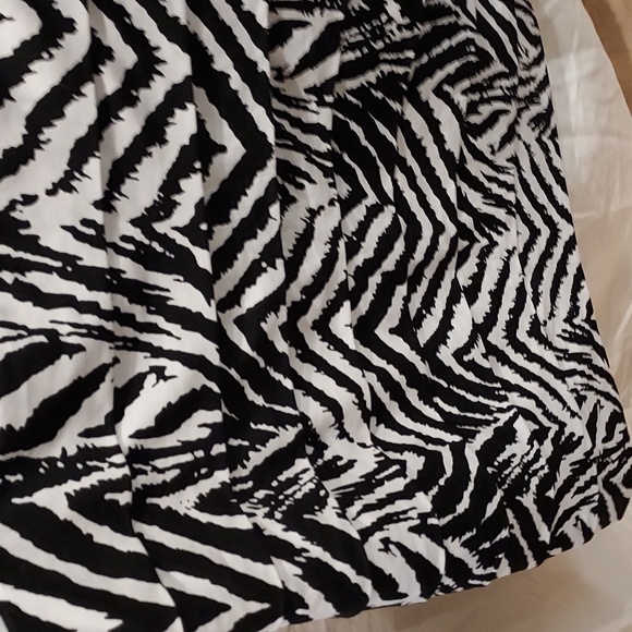 En Focus Zebra Striped Layered Front Skirt with Mesh Top Bodice Sleeveless Dress - Picture 3 of 8